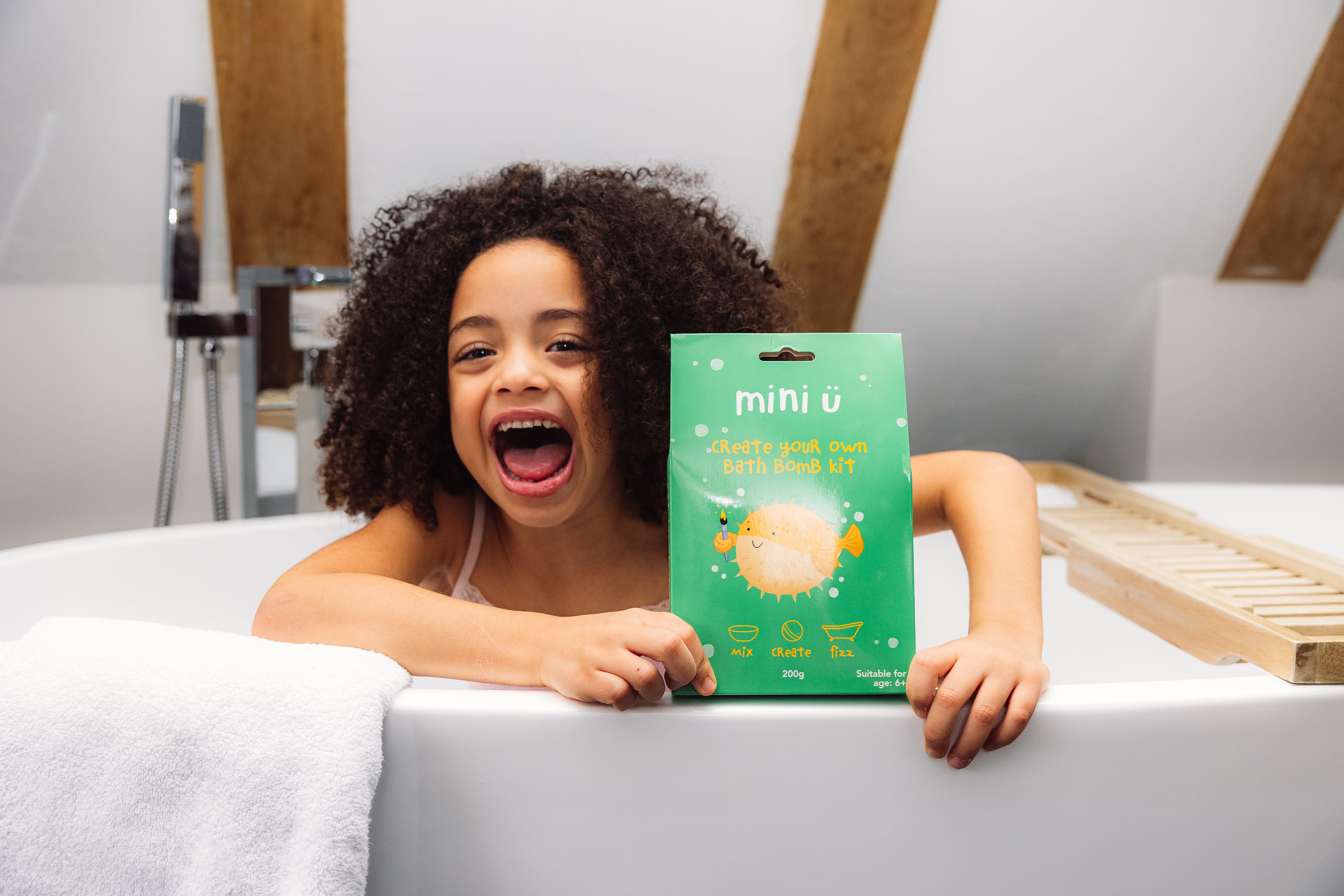 Mini U Kids Create Your Own Bath Bomb Kit in Multicolour