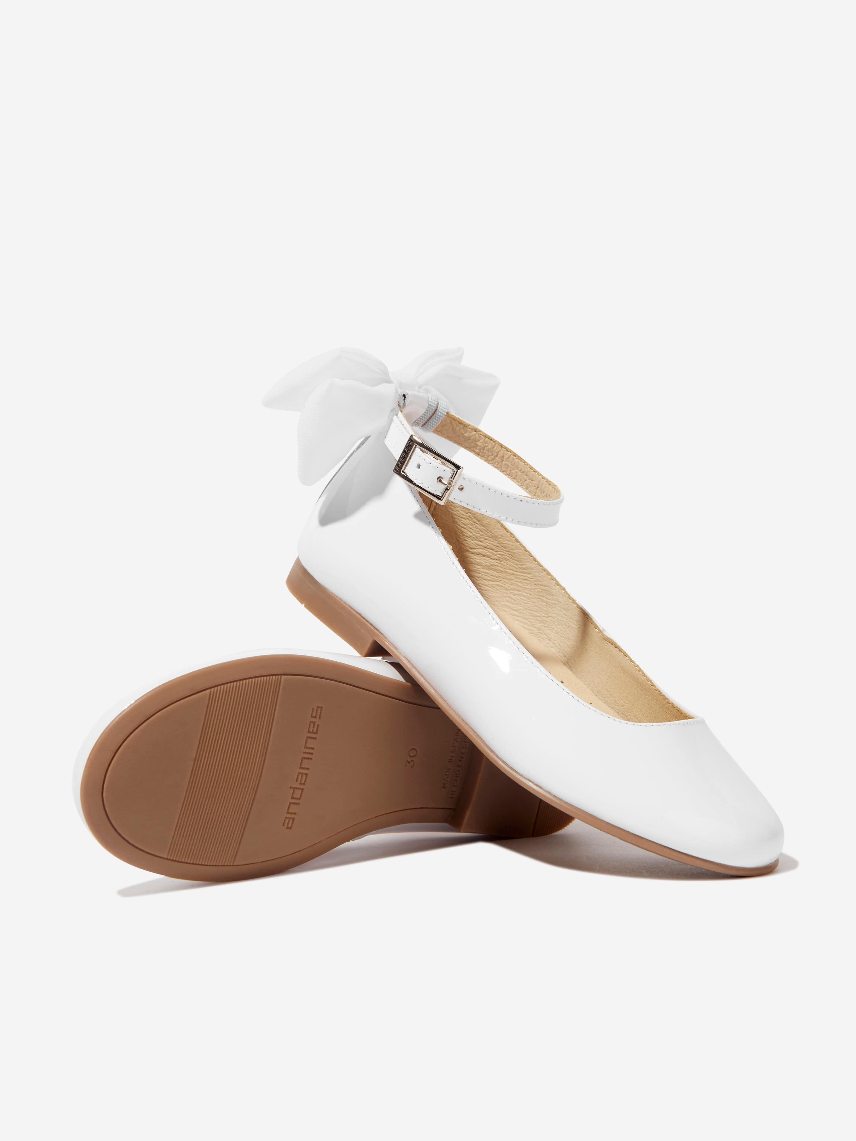 Andanines Girls Pumps With Removable Bow in White