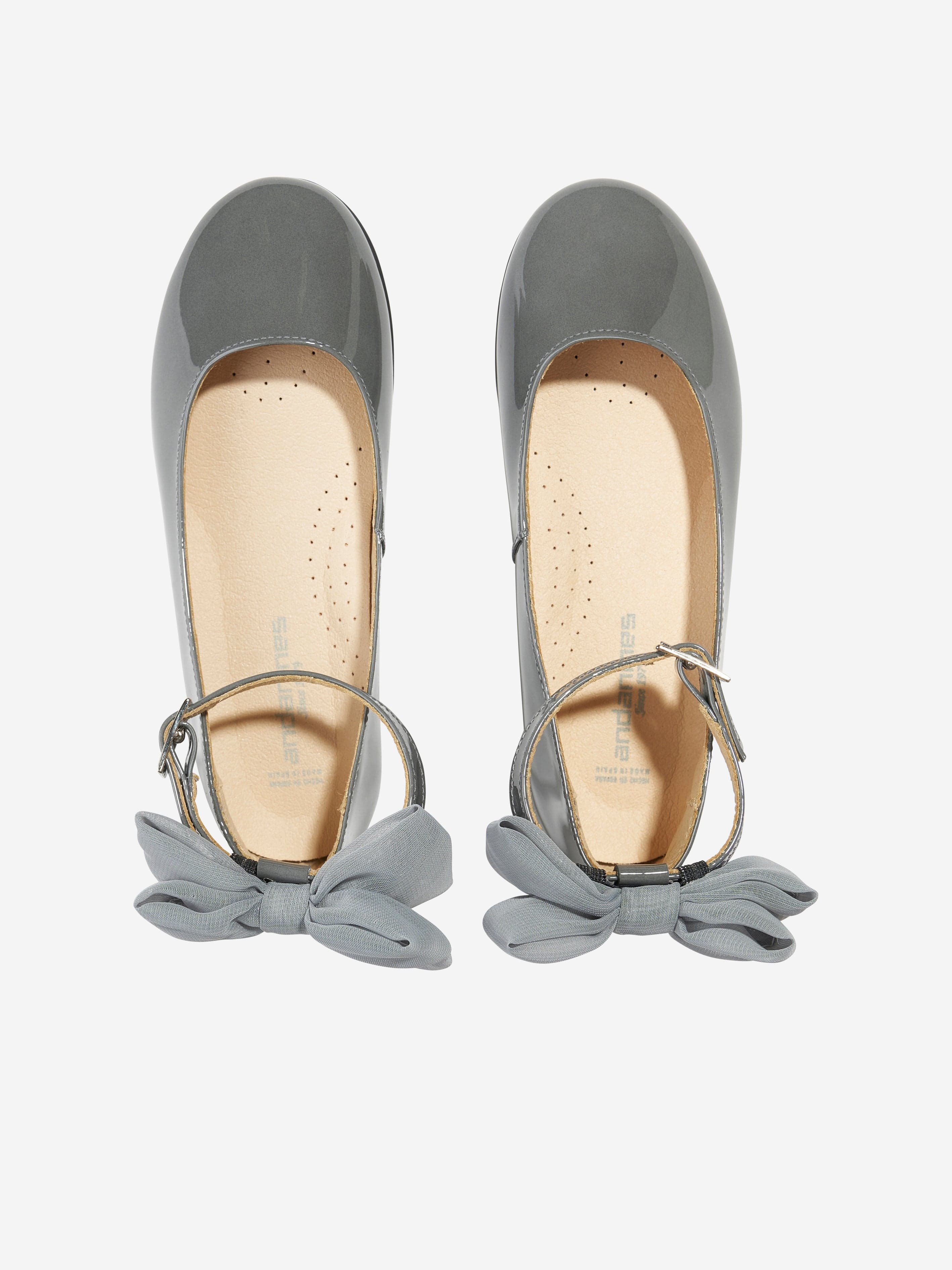 Andanines Girls Pumps With Removable Bow in Silver