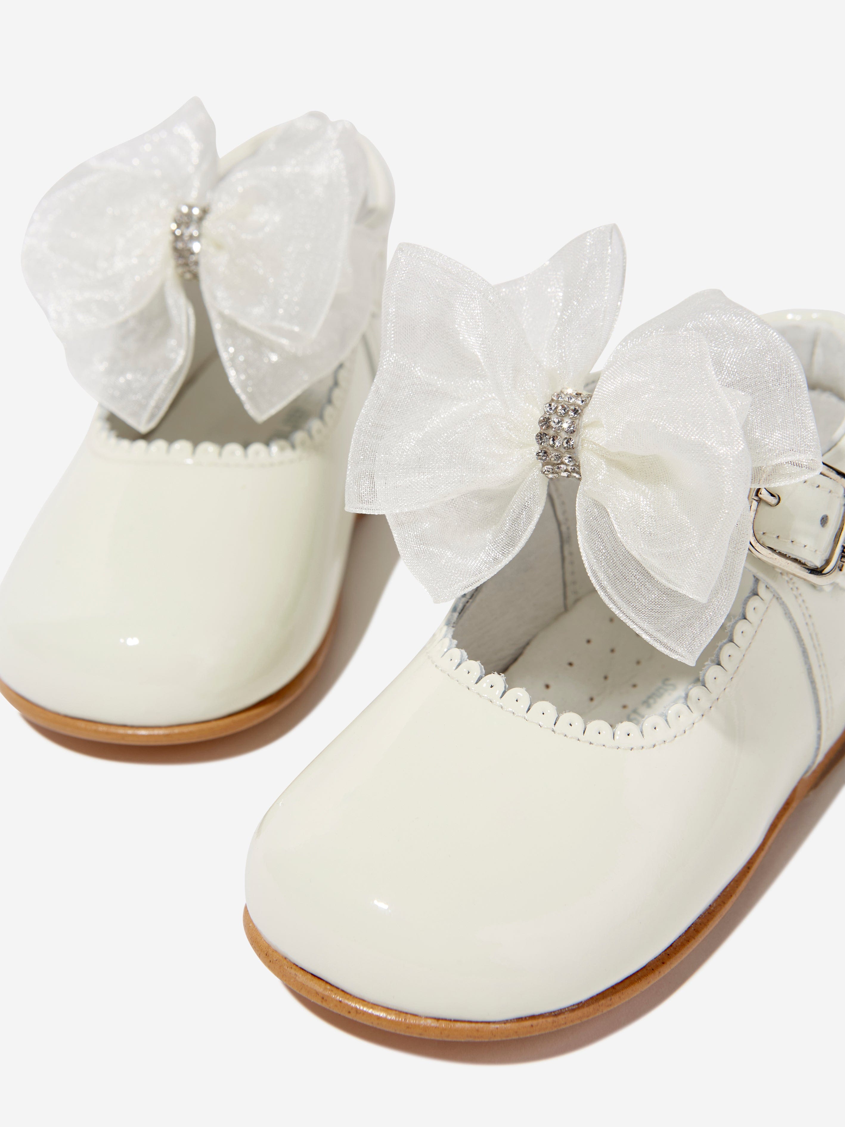 Andanines Girls Mary Jane Shoes With Bow in Ivory