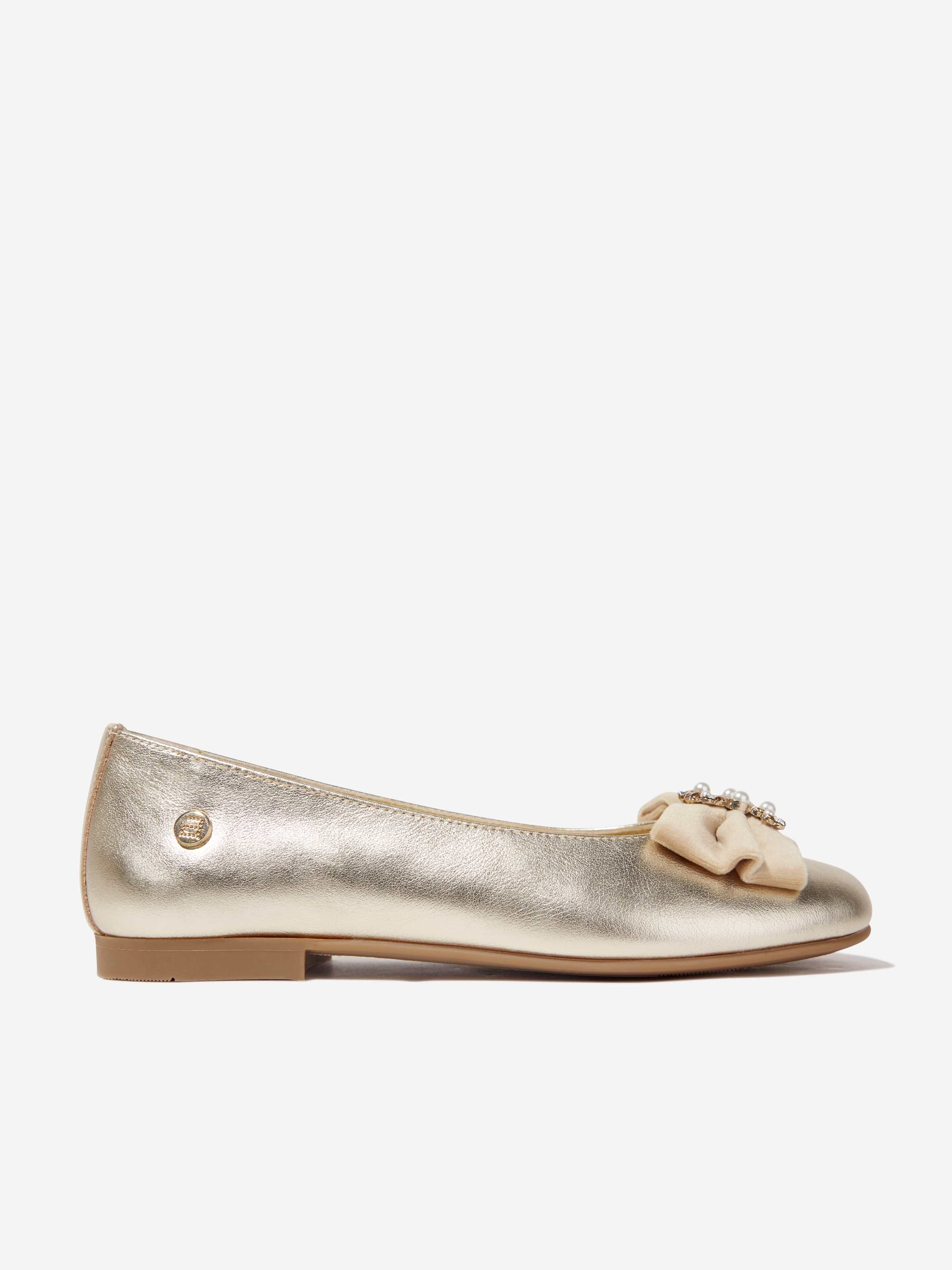 Andanines Girls Slip On Pumps in Gold