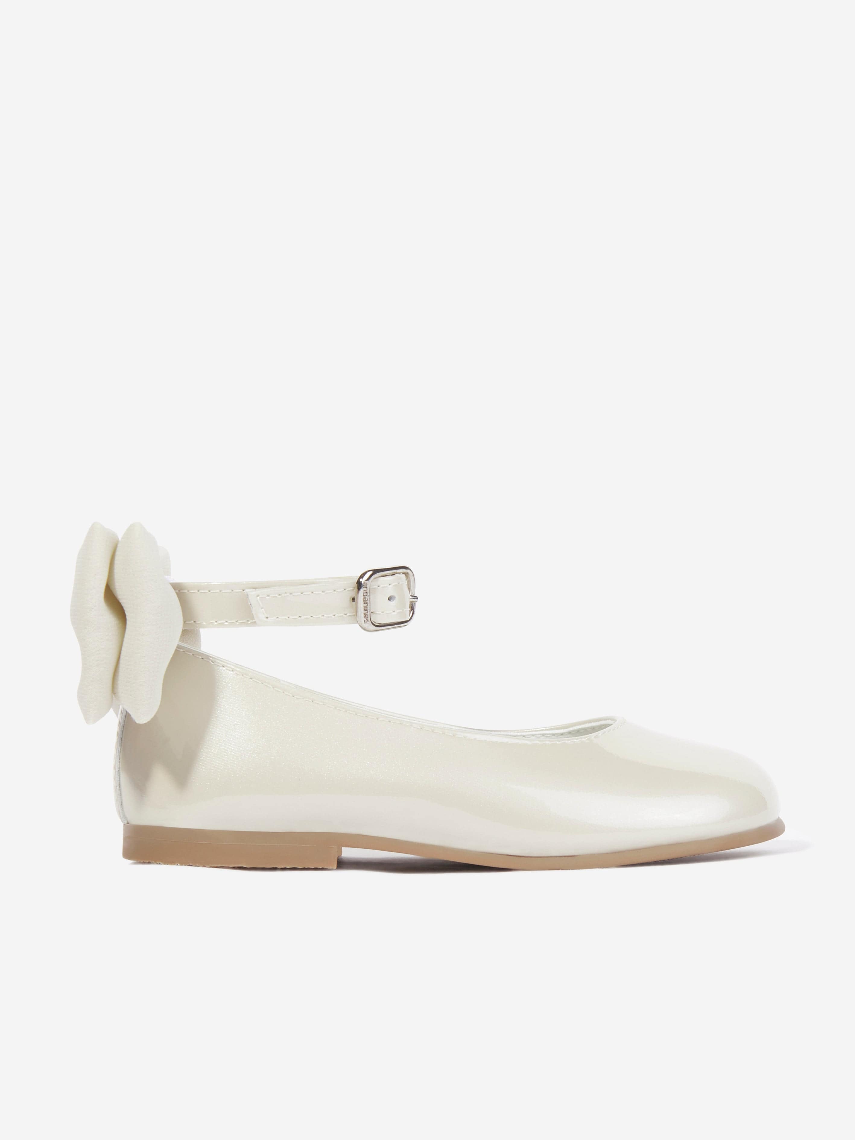 Andanines Girls Patent Leather Bow Shoes in Beige