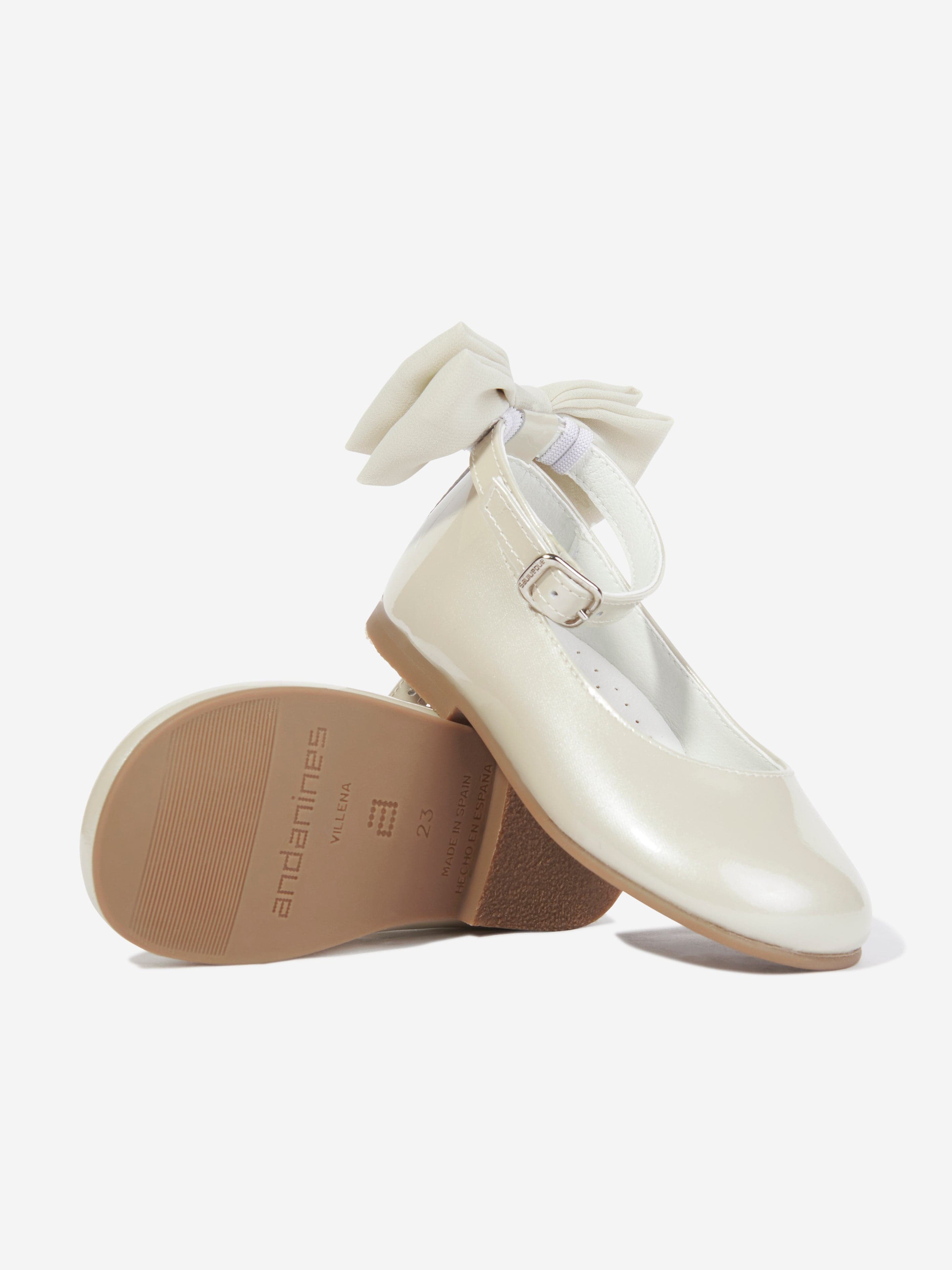Andanines Girls Patent Leather Bow Shoes in Beige