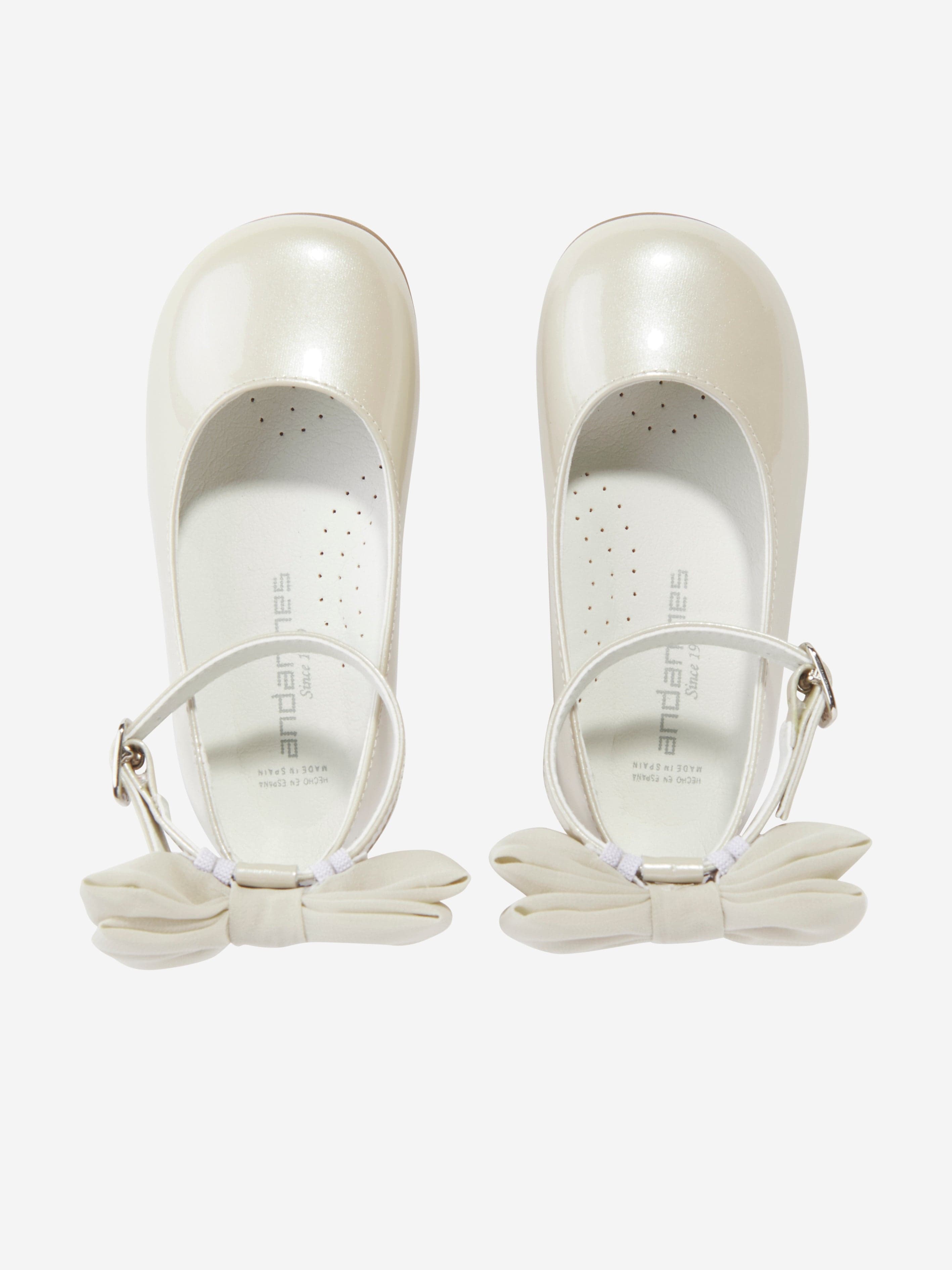 Andanines Girls Patent Leather Bow Shoes in Beige