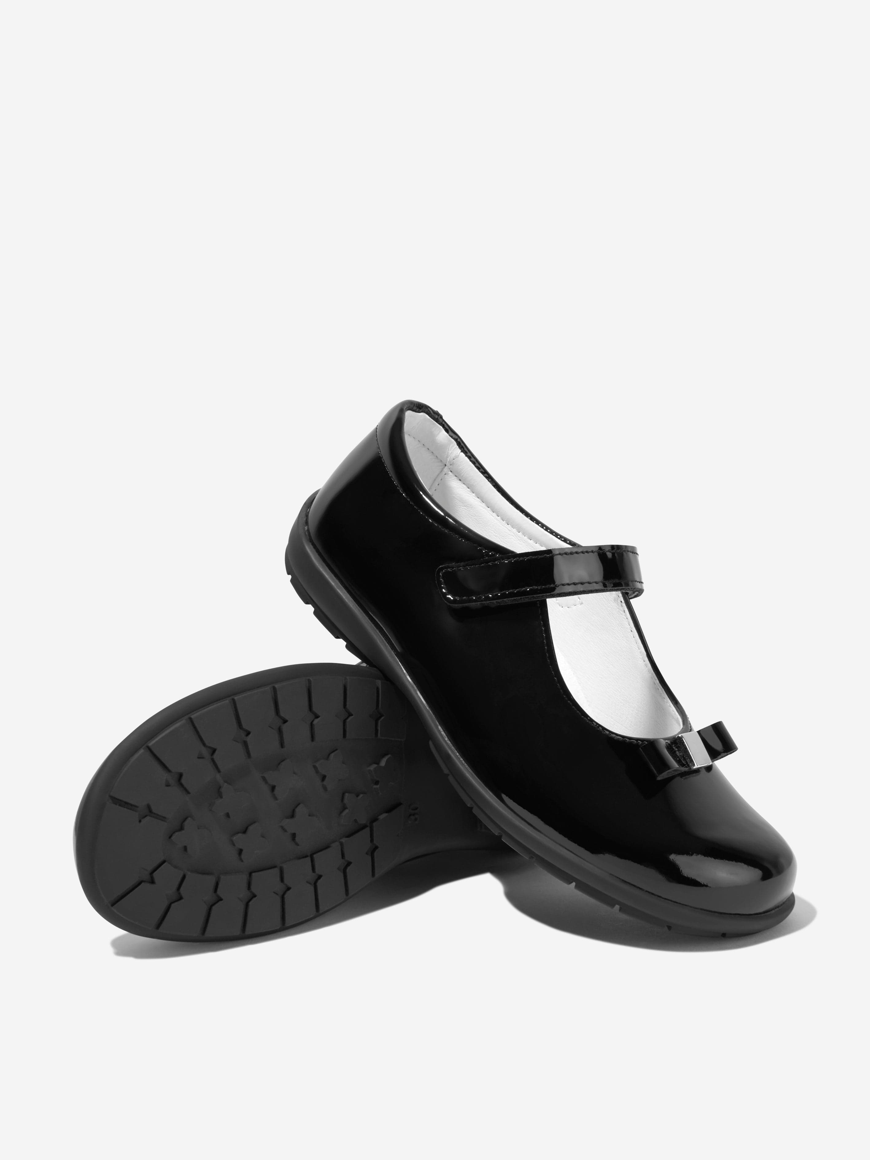 Andanines Girls Patent Leather Velcro Strap Pumps in Black