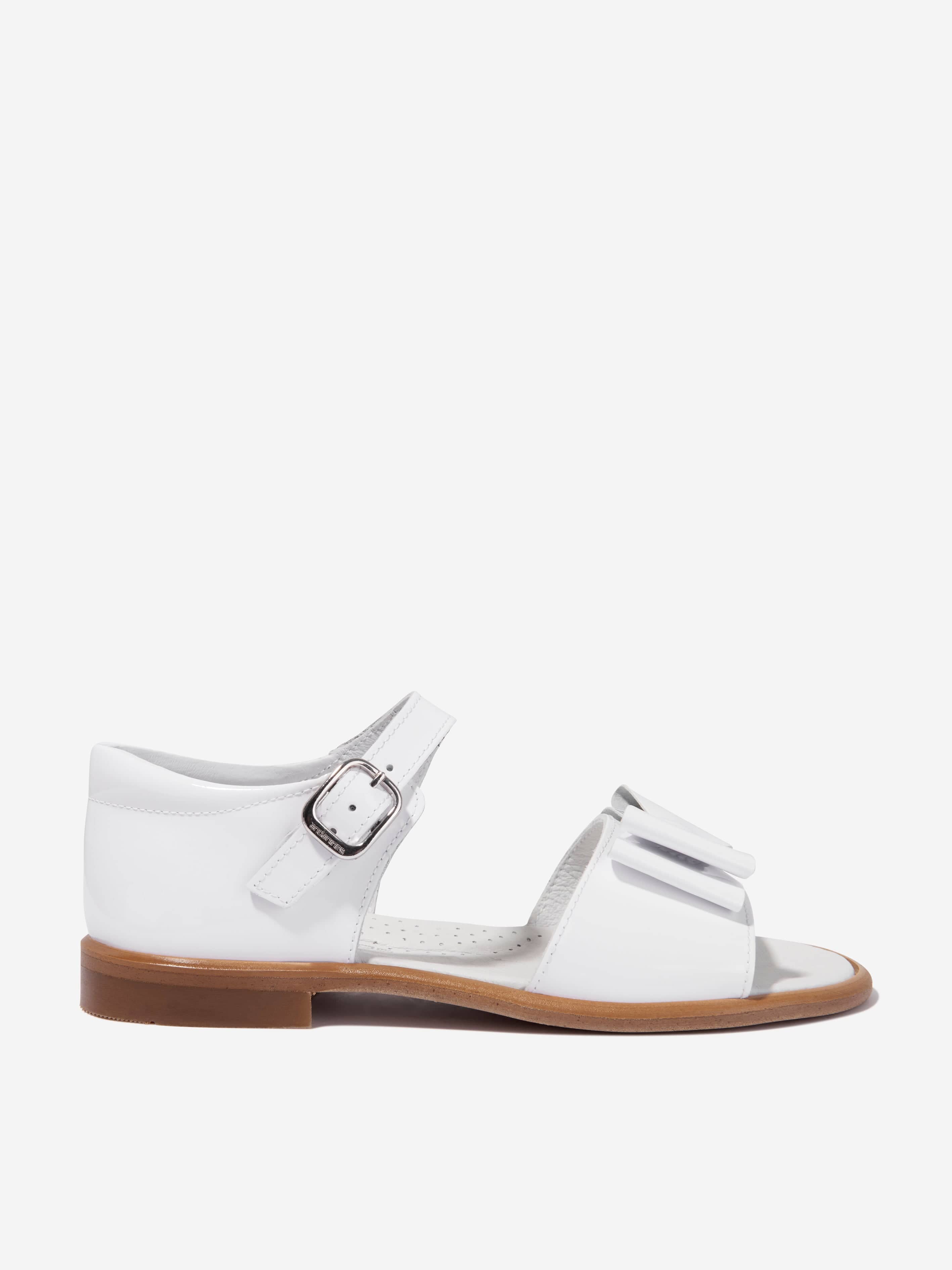 Andanines Girls Patent Leather Bow Sandals in White