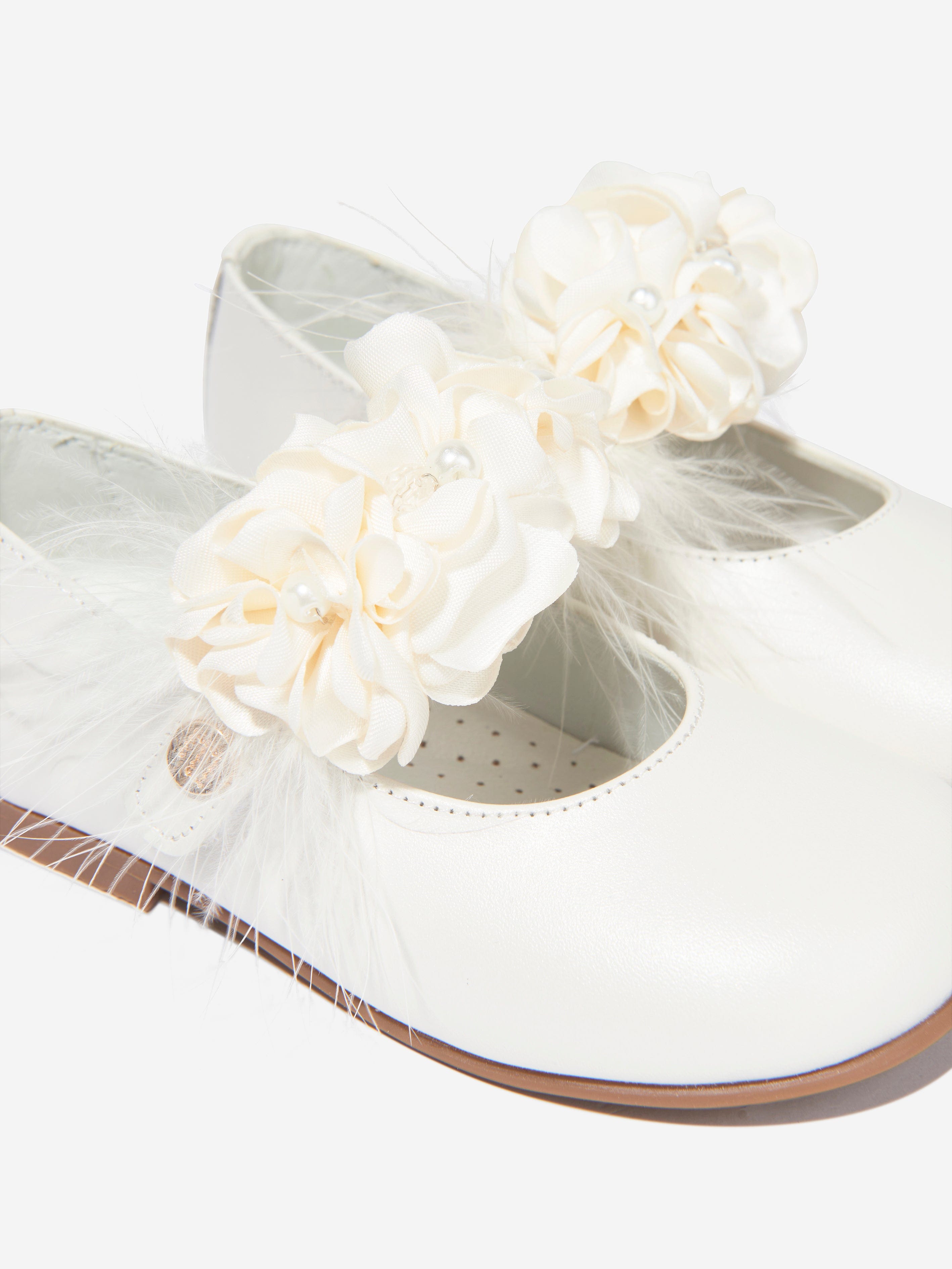 Andanines Girls Leather Flower Strap Shoes in Beige