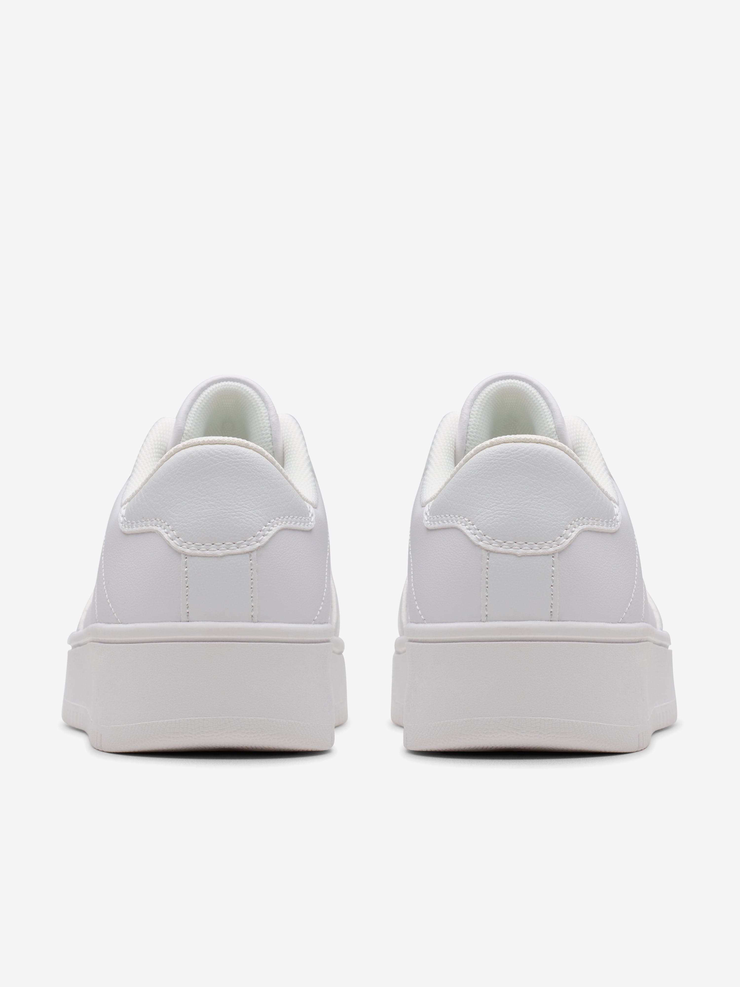 Clarks Kids Barley Step Trainers in White (Wide Fit)