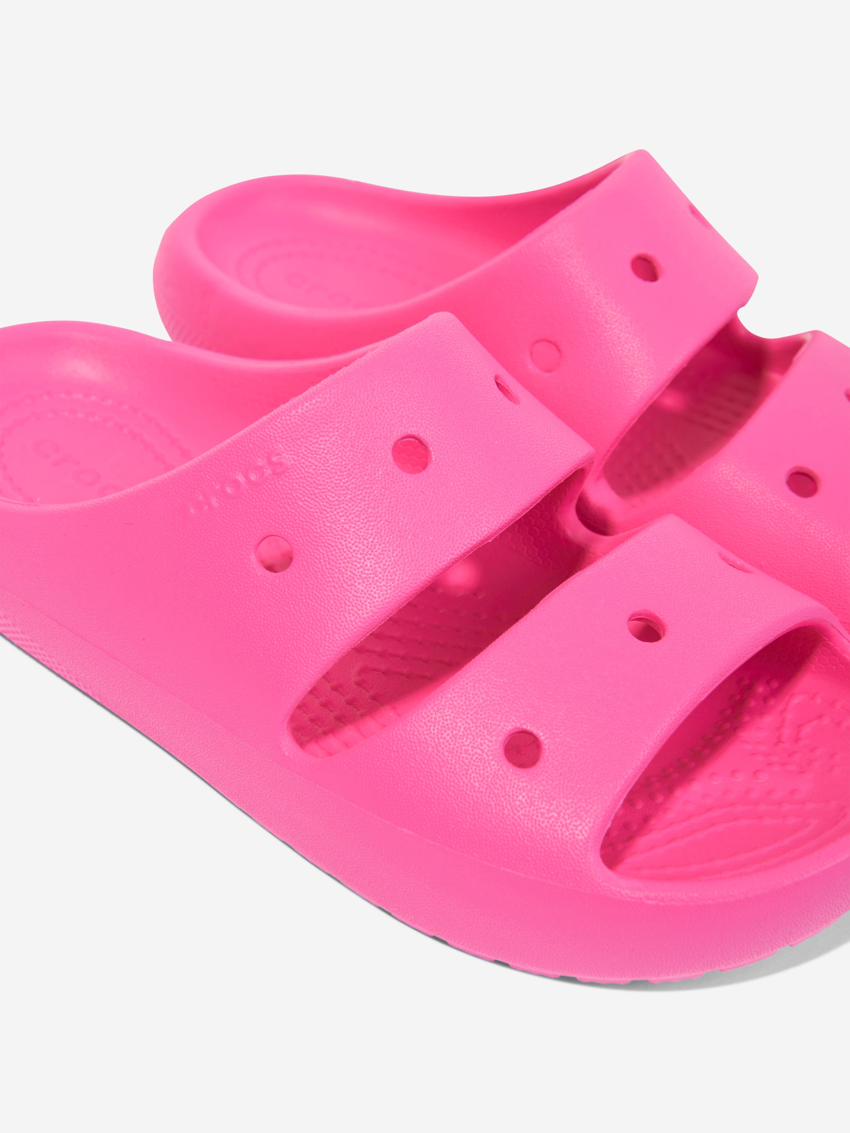 Crocs Girls Classic Sandal in Pink