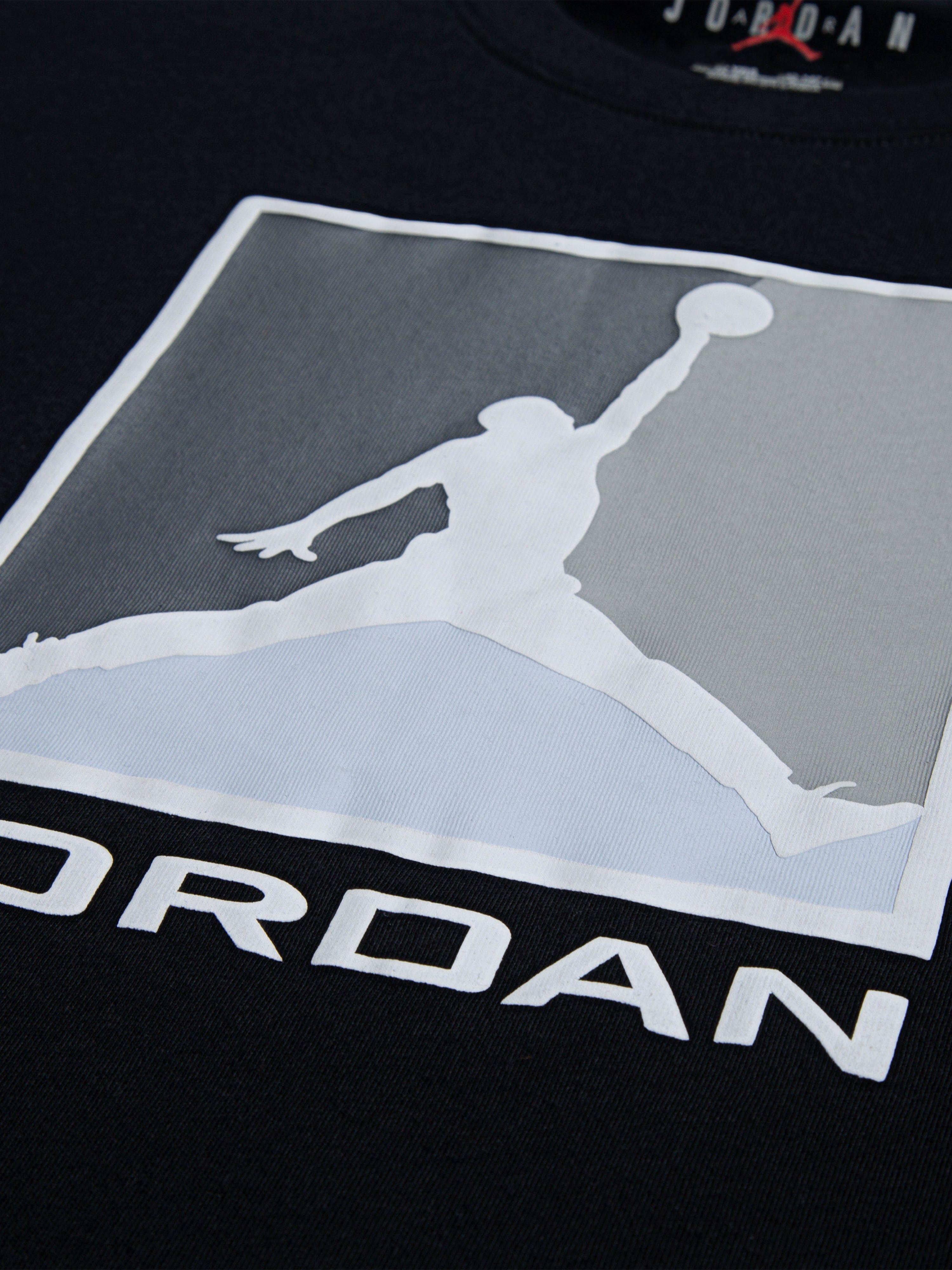 Jordan Boys MJ Flight Essential Bold 3.0 T-Shirt in Black