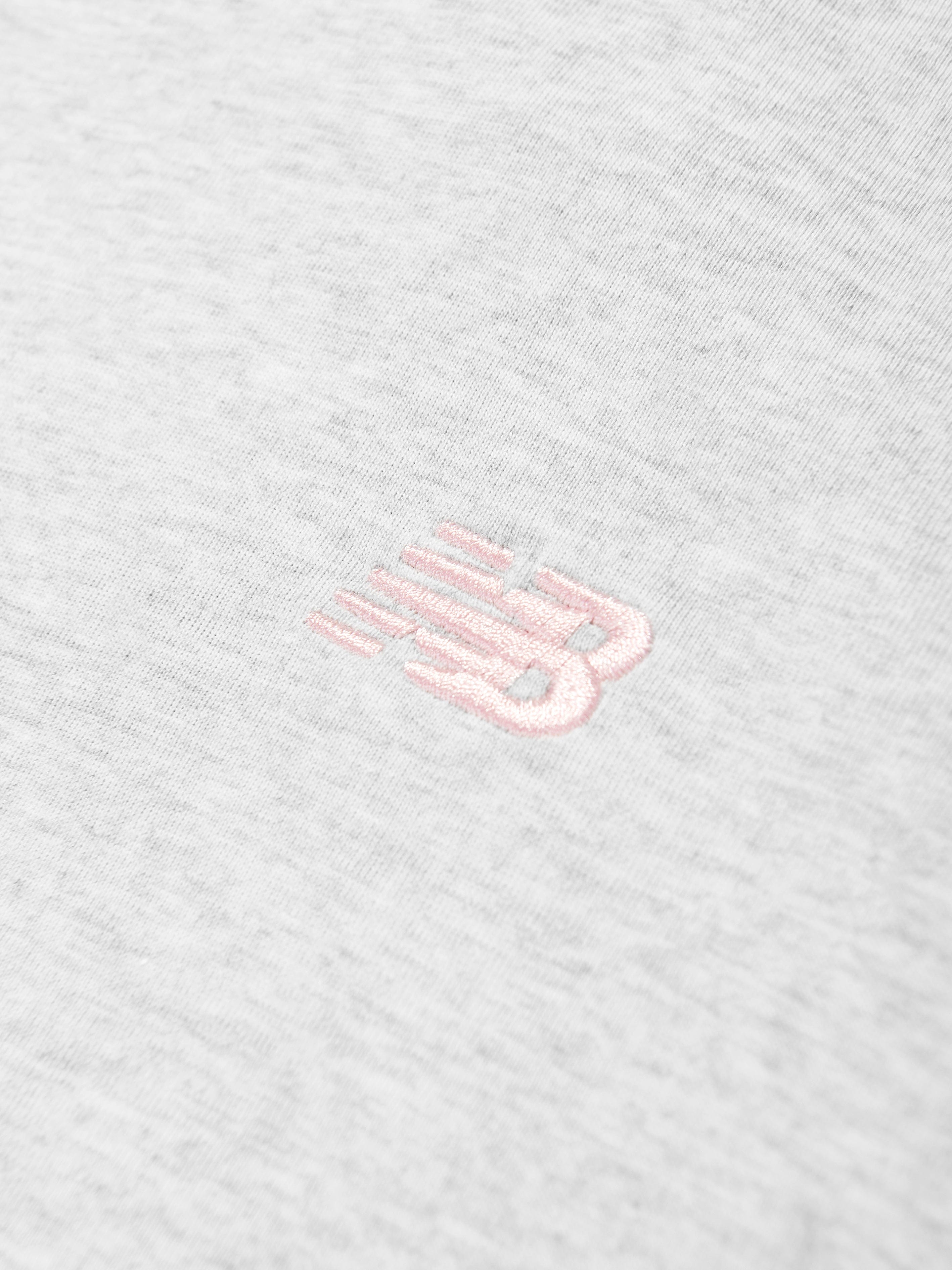 New Balance Girls Small Logo Jersey T-Shirt in Grey