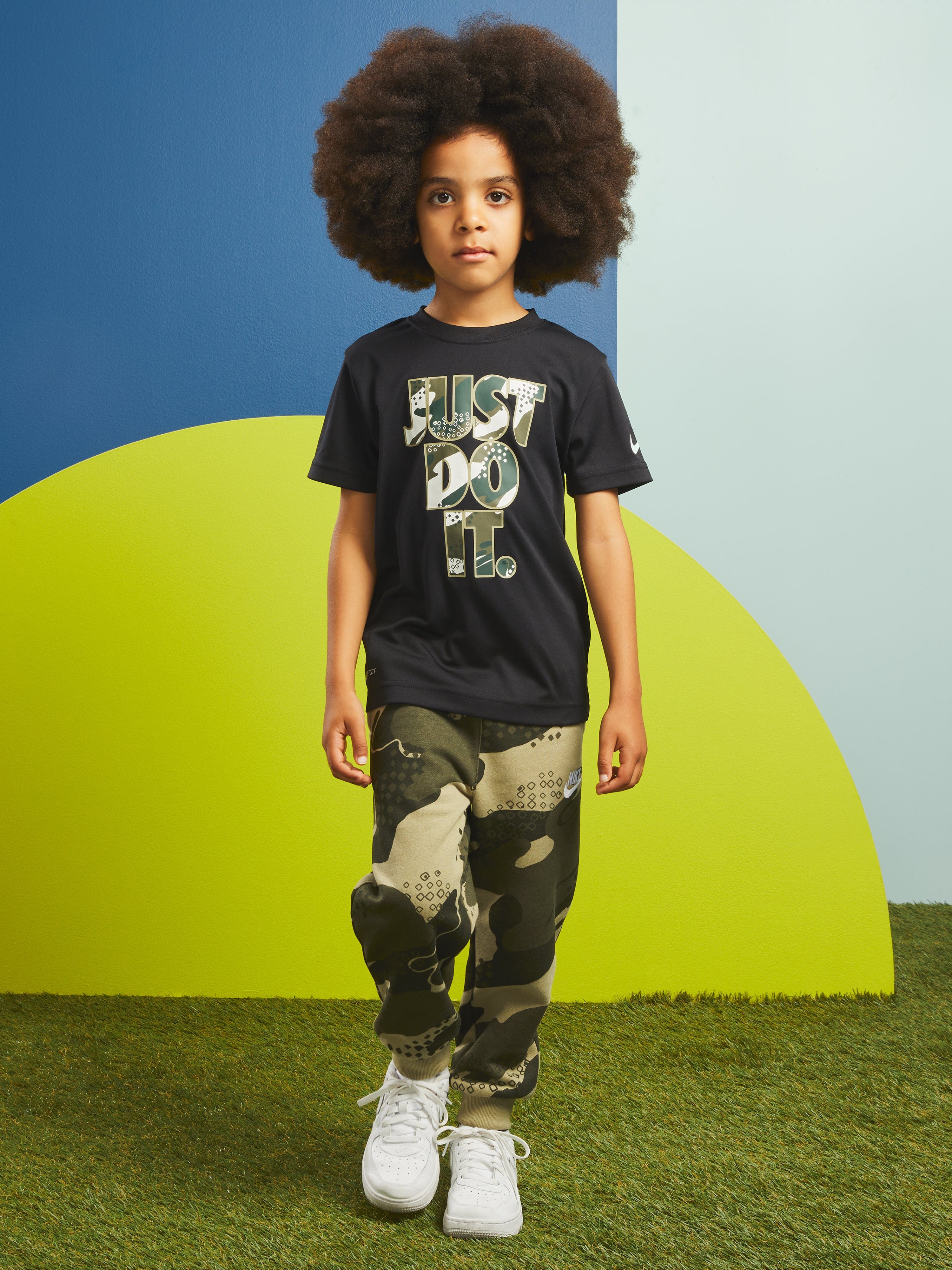 Nike Boys Club Seasonal Camo Dr-Fit T-Shirt in Black