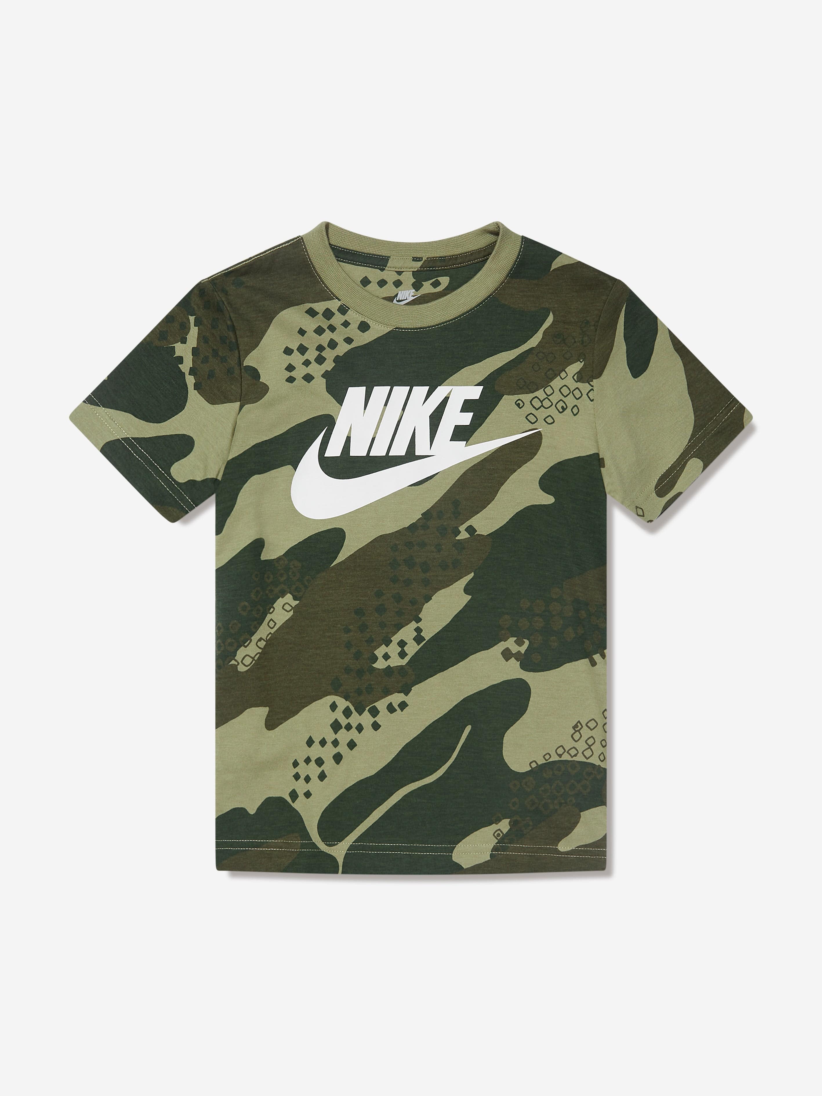 Nike Boys Club Seasonal Camo T-Shirt in Green