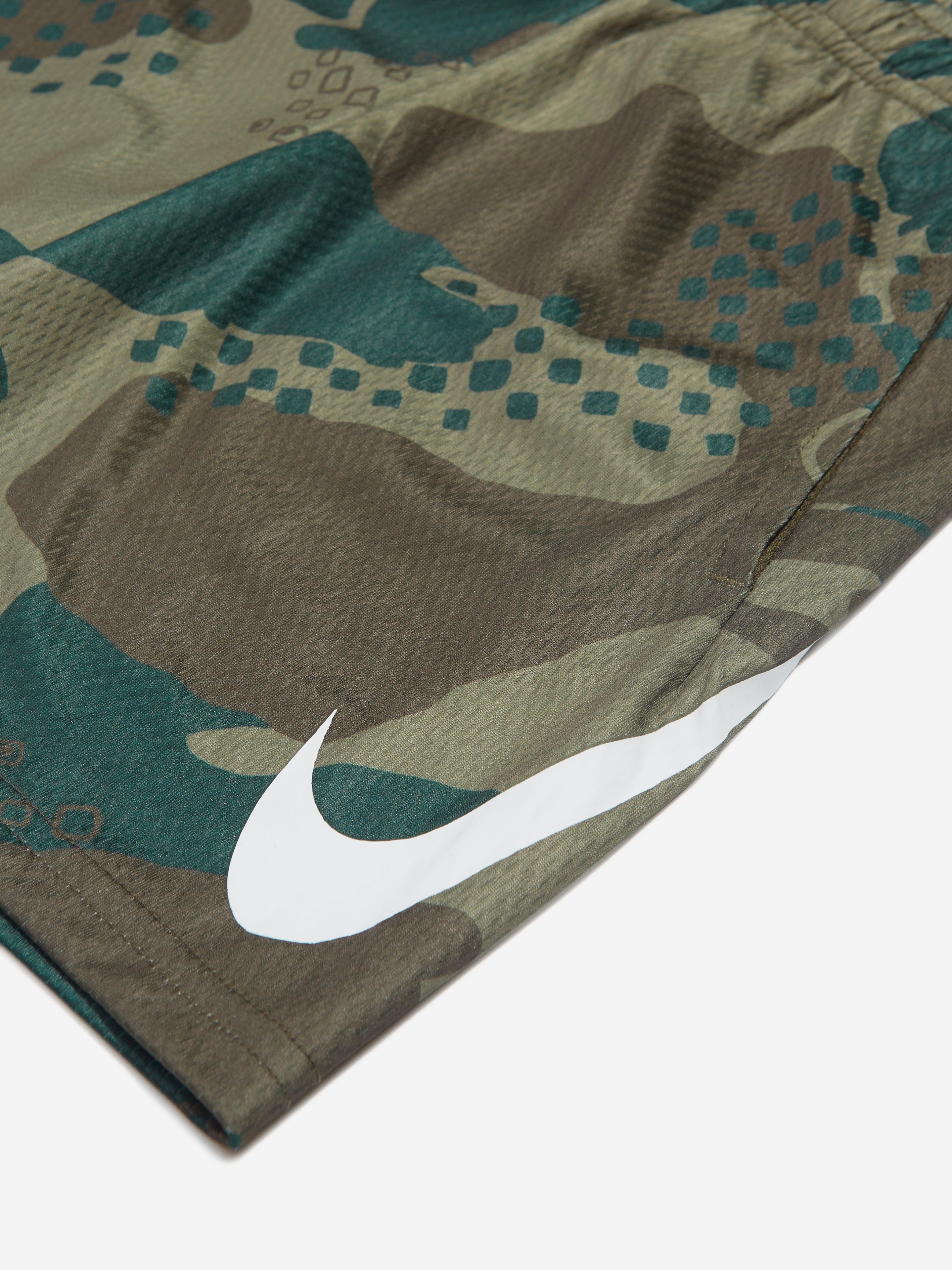 Nike Boys Club Camo Shorts in Green