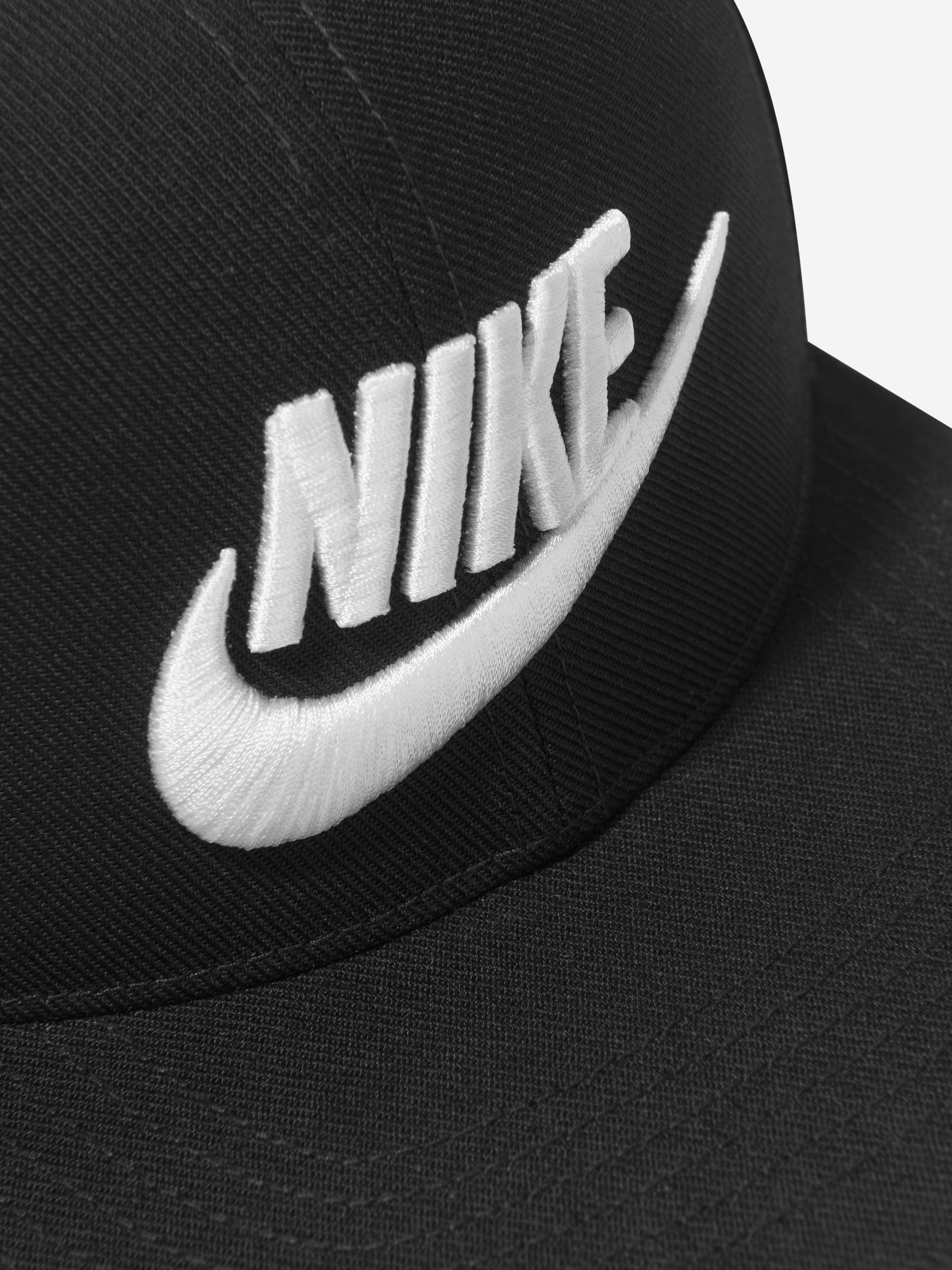 Nike Boys True Limitless Snapback in Black