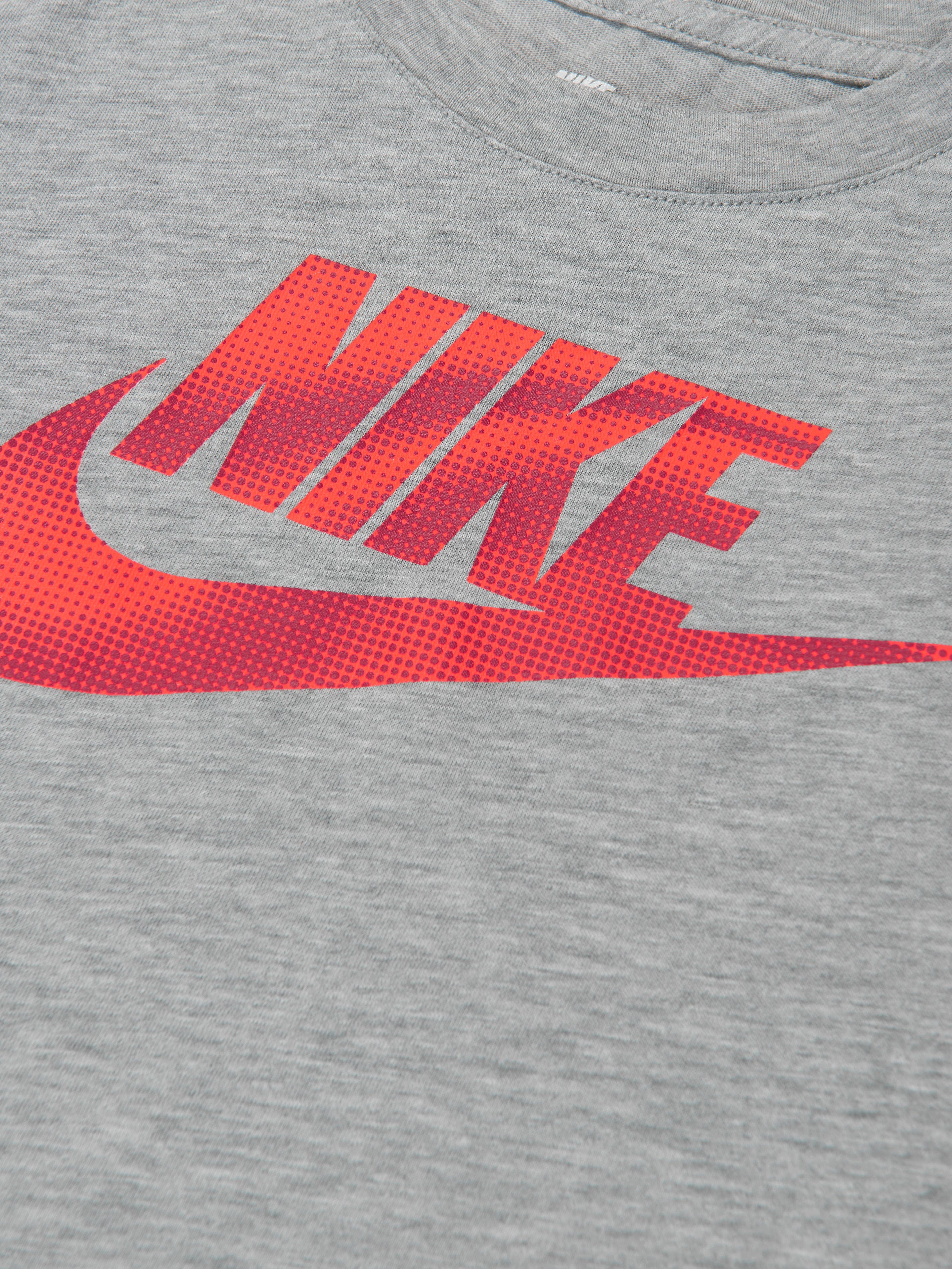 Nike Boys Brandmark Futura T-Shirt in Grey