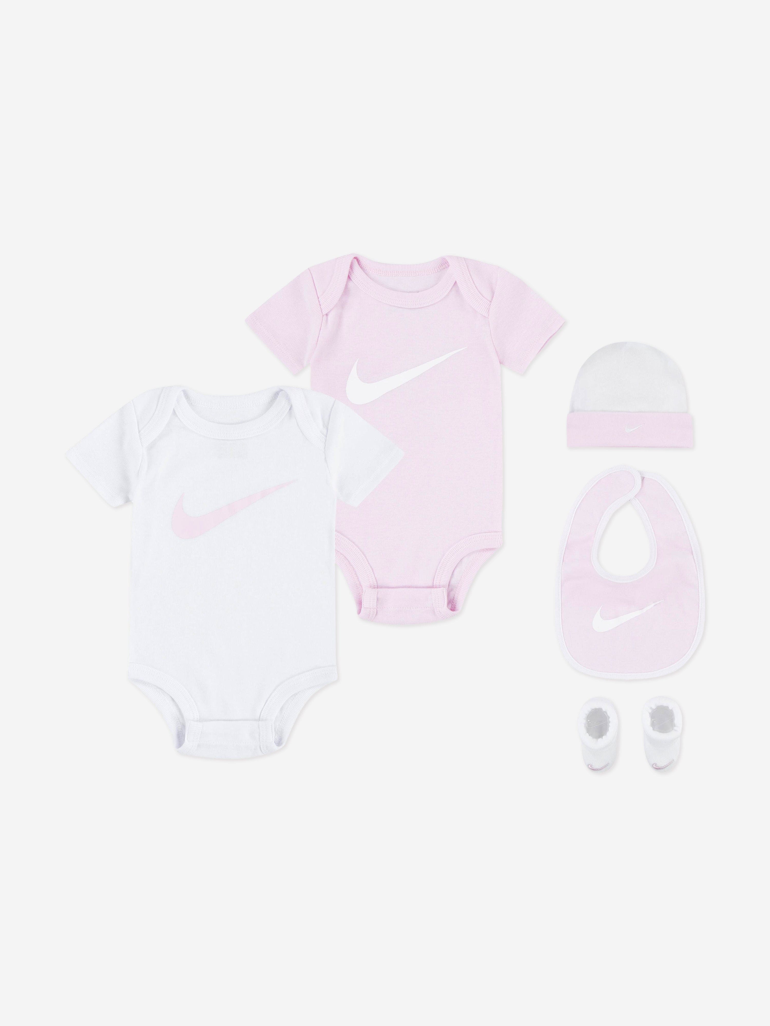 Nike Baby Girls 5 Piece Gift Set in Pink