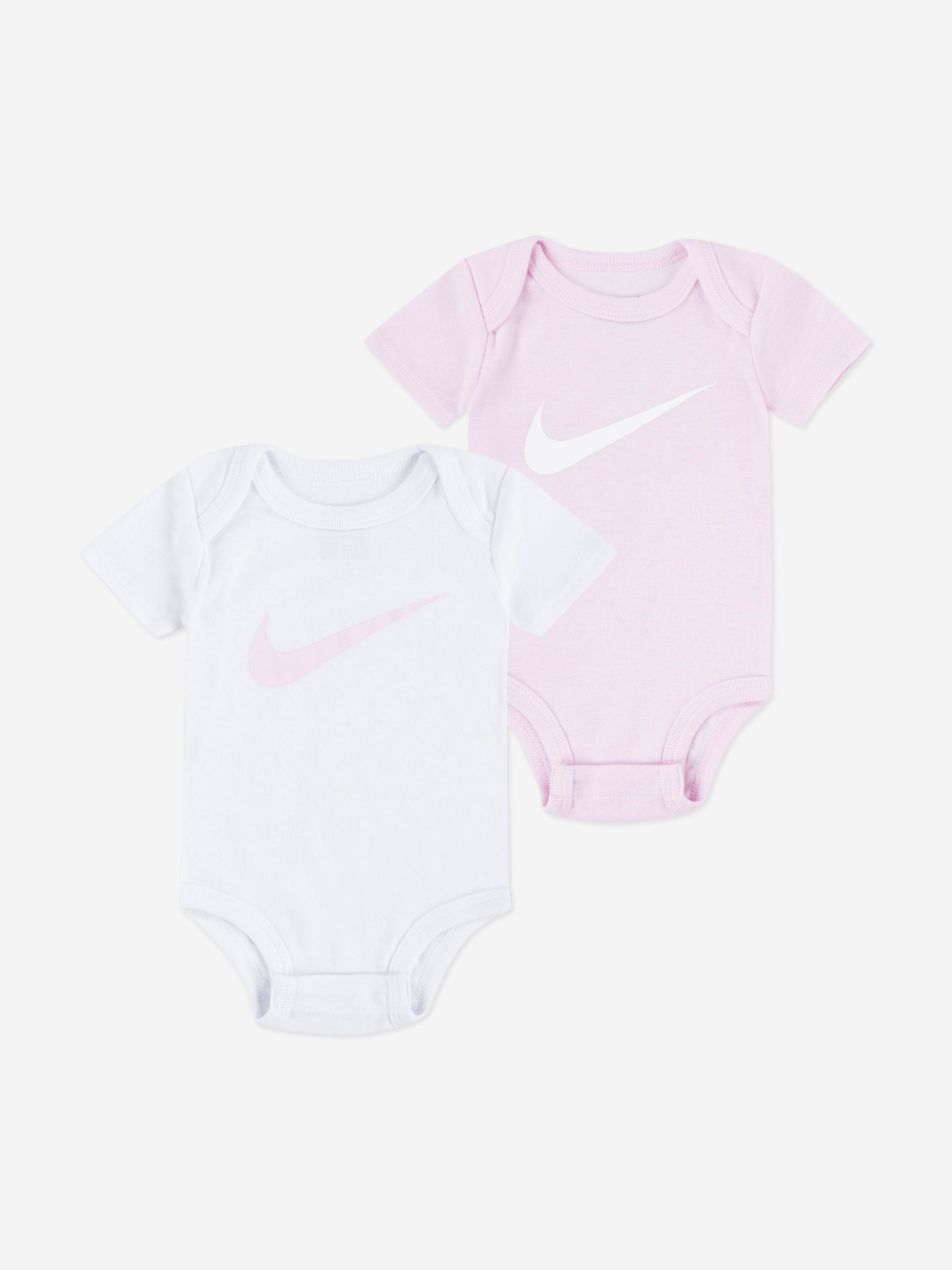 Nike Baby Girls 5 Piece Gift Set in Pink