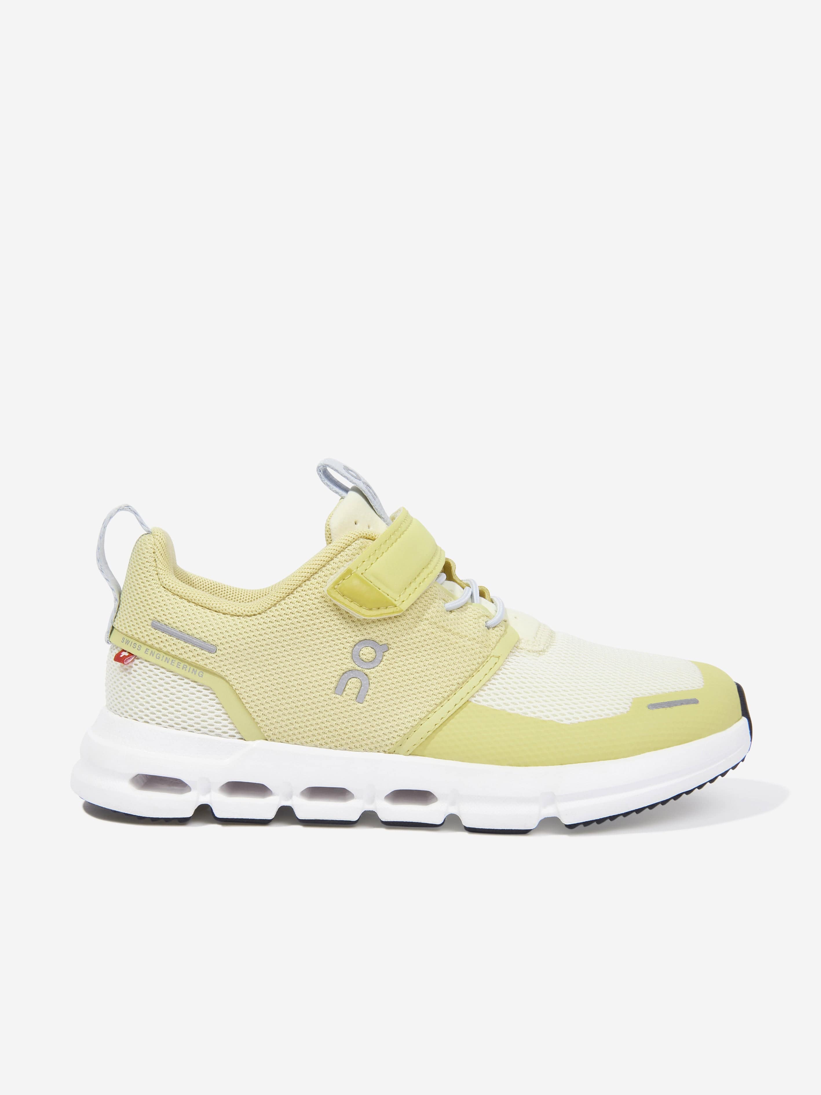 On Running Girls Cloud Play Trainers in Yellow