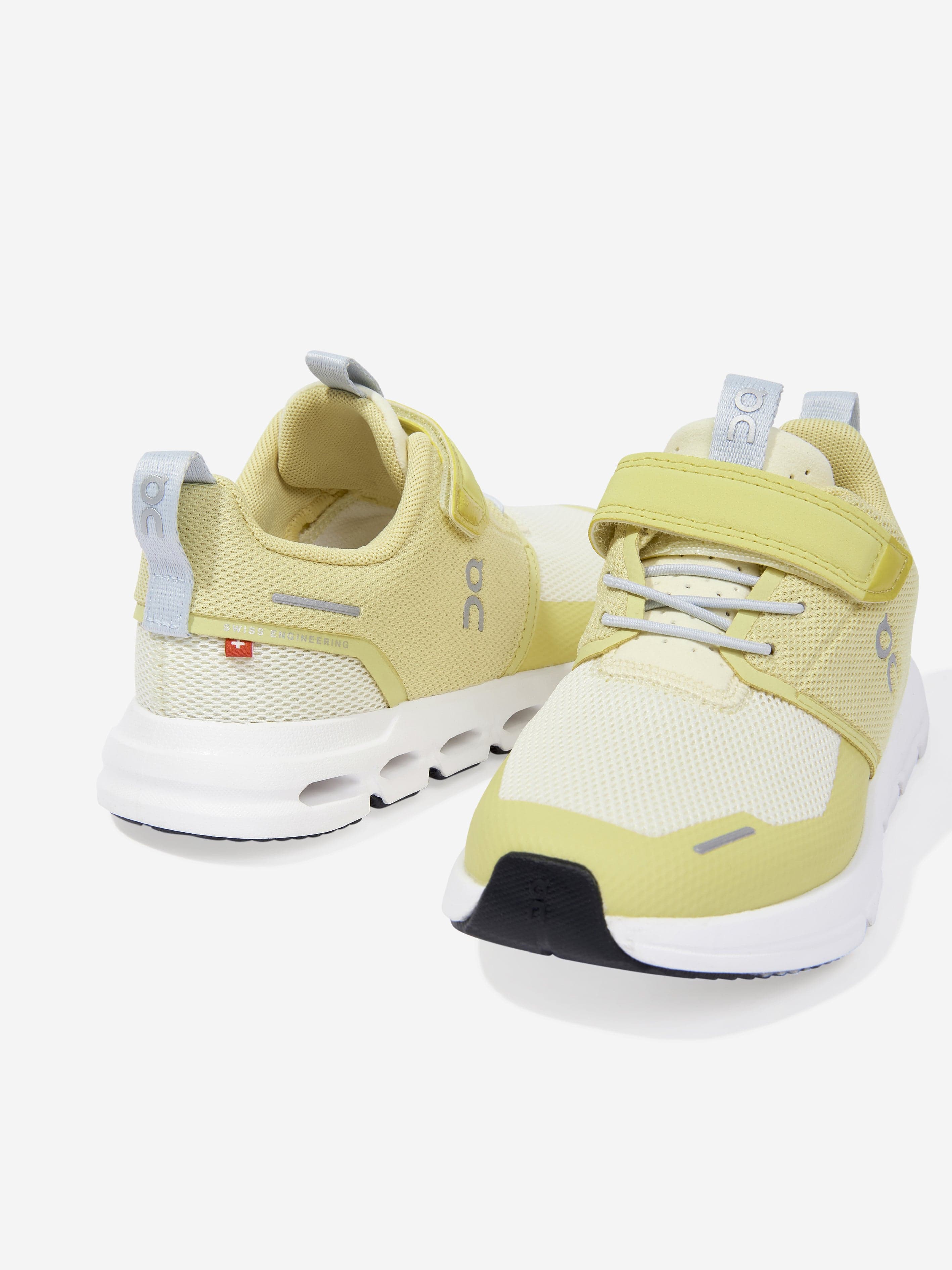 On Running Girls Cloud Play Trainers in Yellow