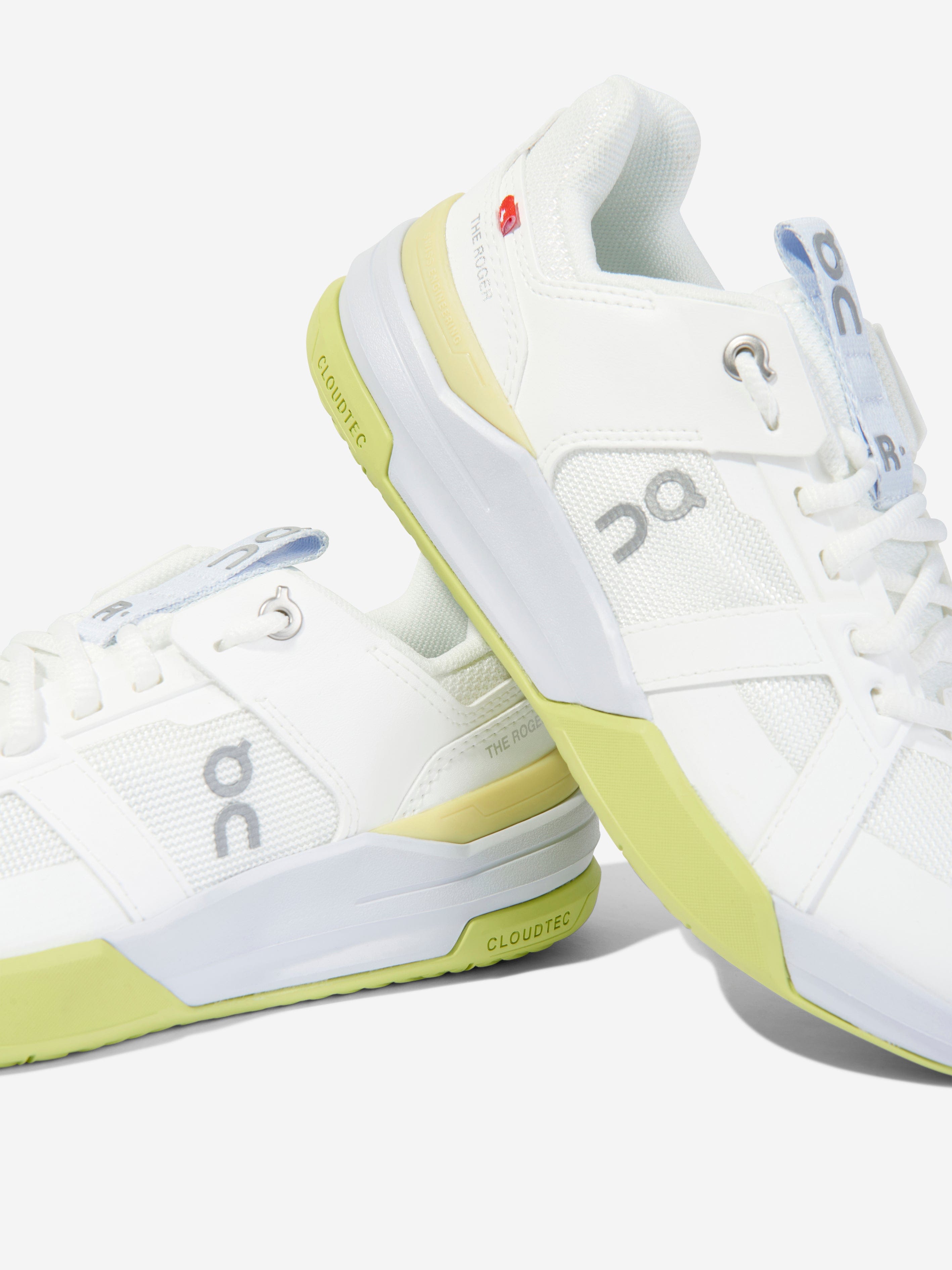 On Running Kids The Roger CH Pro Youth Trainers in White