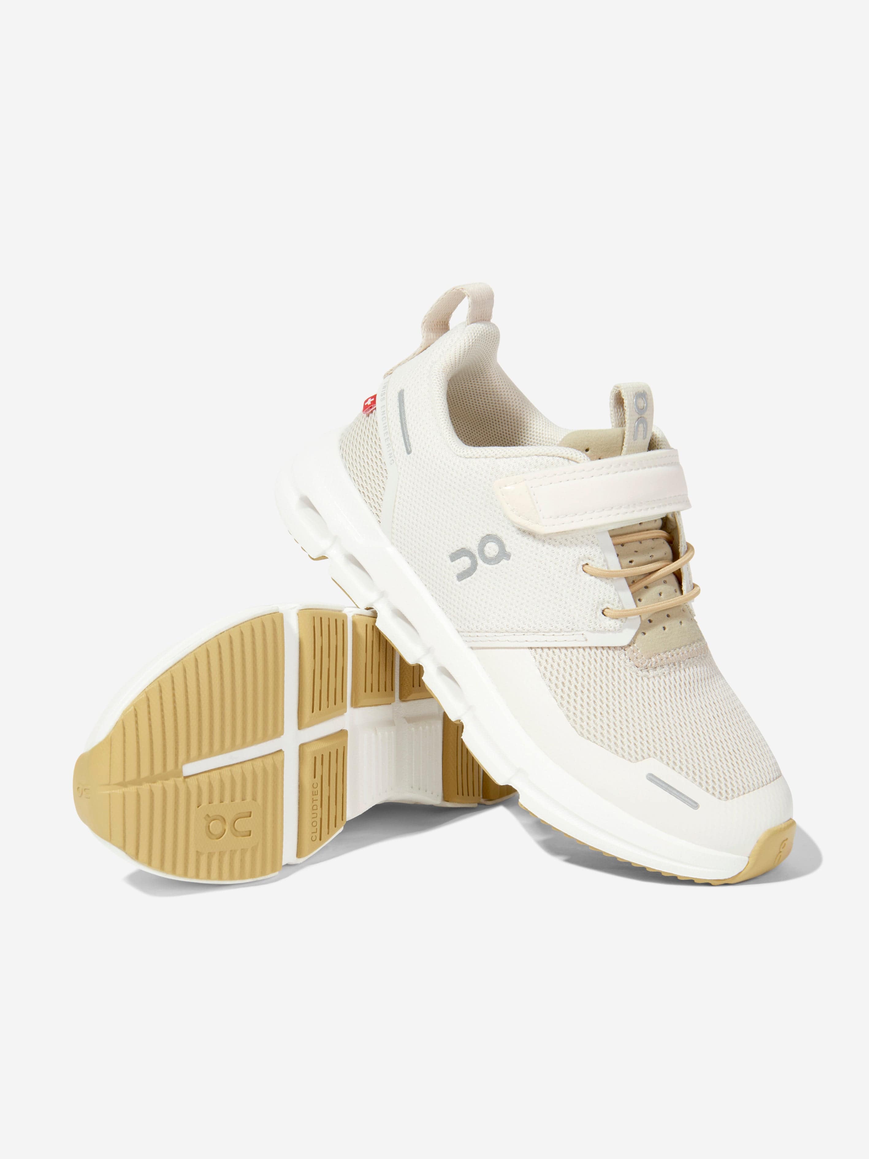 On Running Kids Cloud Play Trainers in Ivory