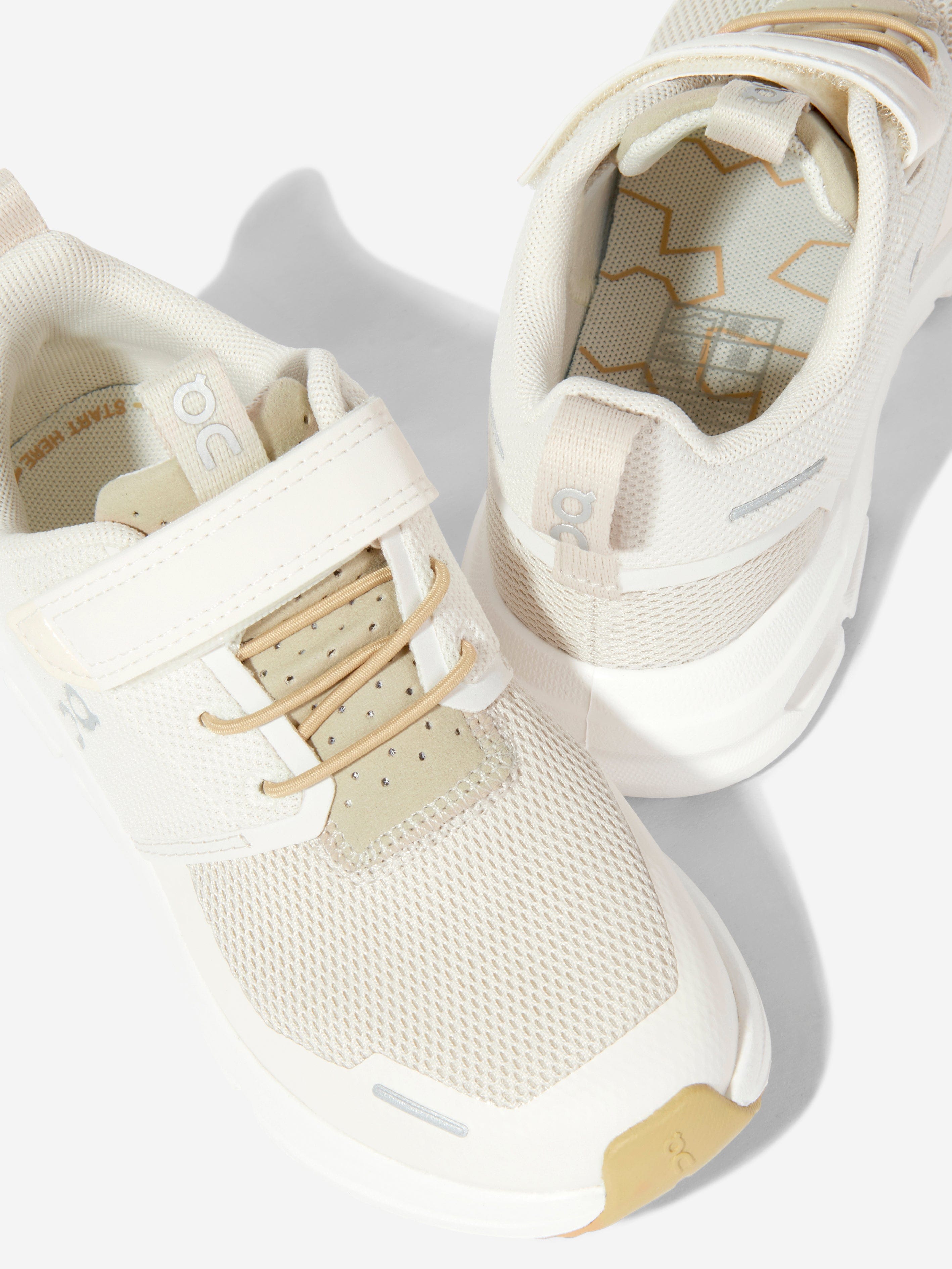 On Running Kids Cloud Play Trainers in Ivory