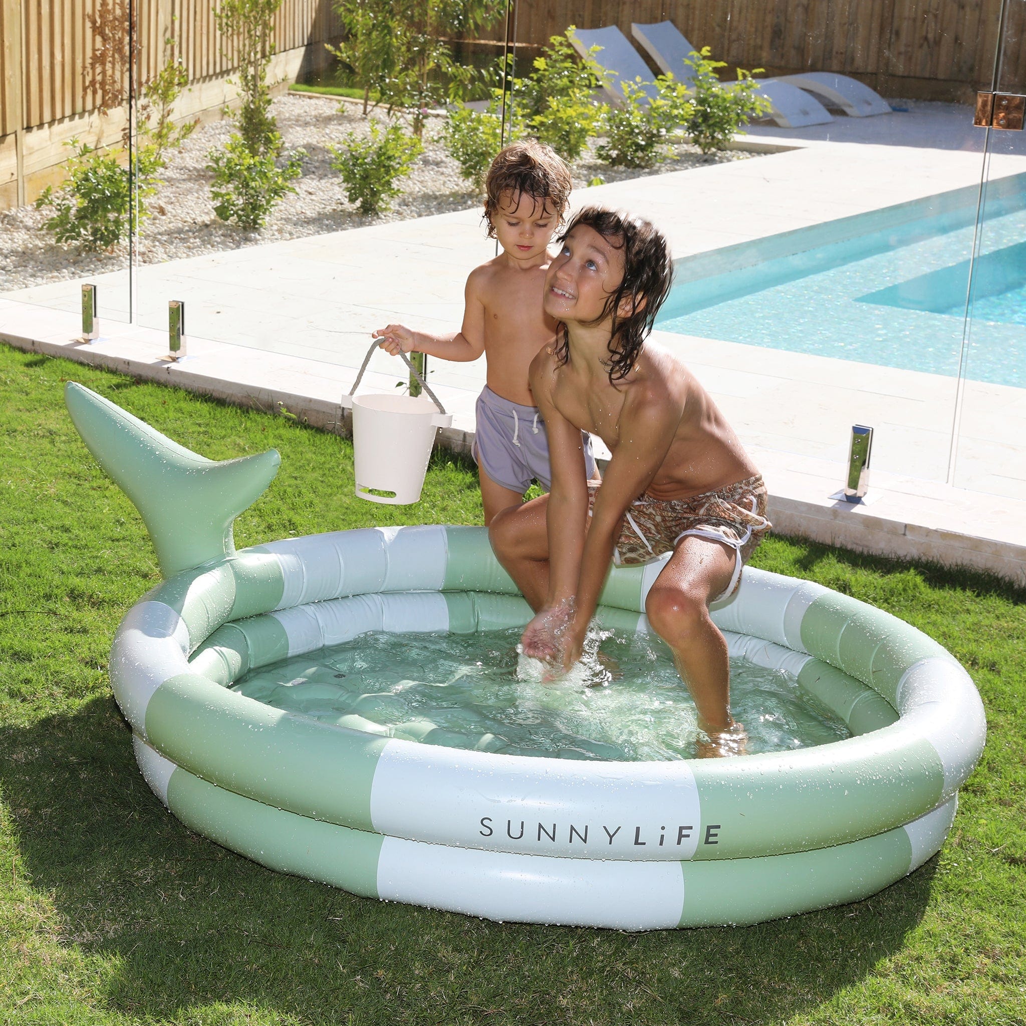 Sunnylife Kids  Pool Shark Tribe Inflatable Backyard Pool in Green