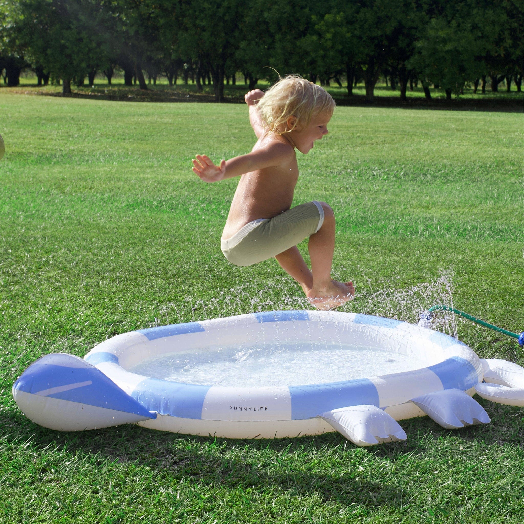 Sunnylife Kids Into The Wild Sprinkler Mat in White (158cm)