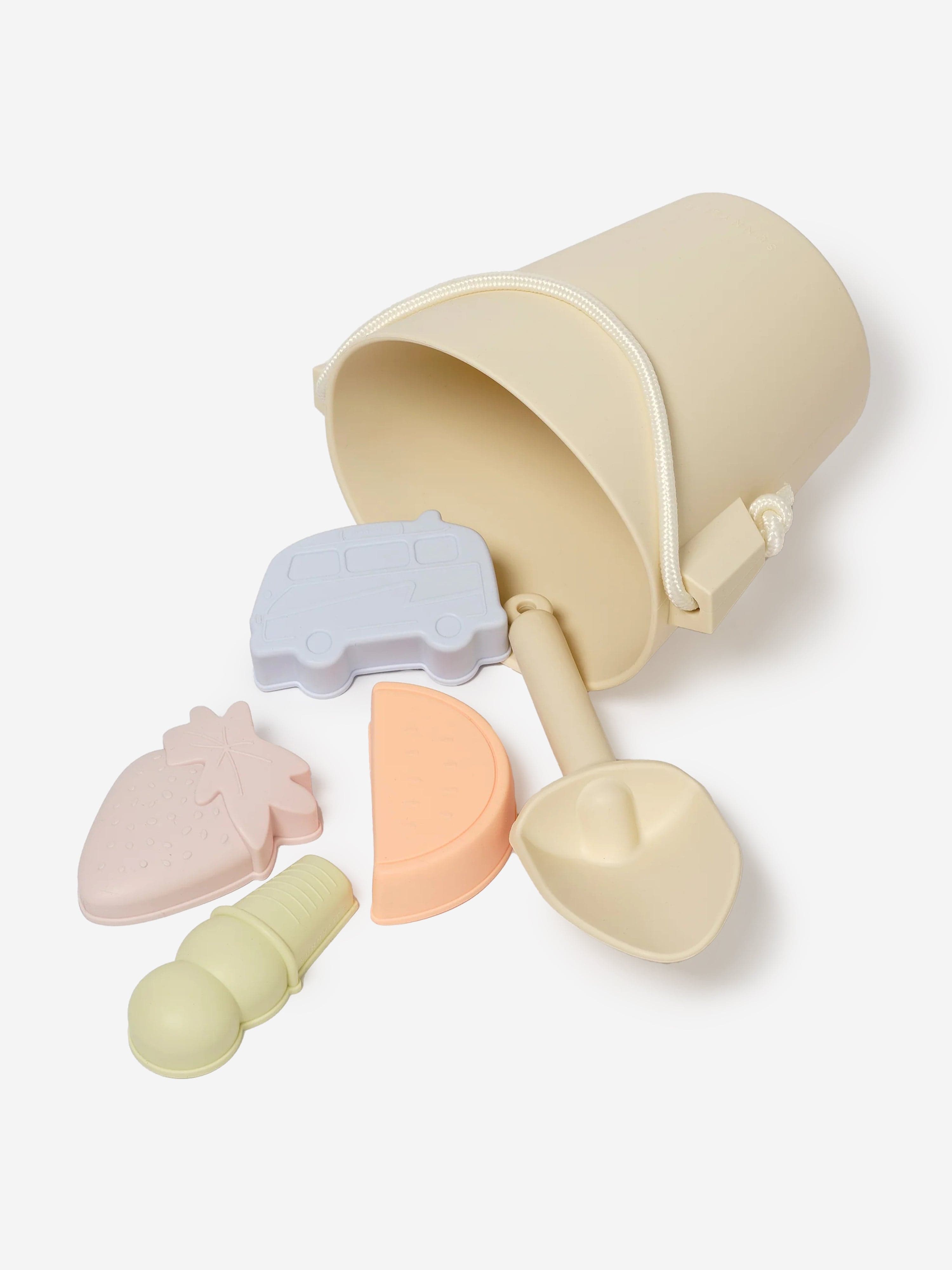 Sunnylife Kids Silicone Bucket & Spade Set Apple Sorbet in Multicolour (19.1cm)