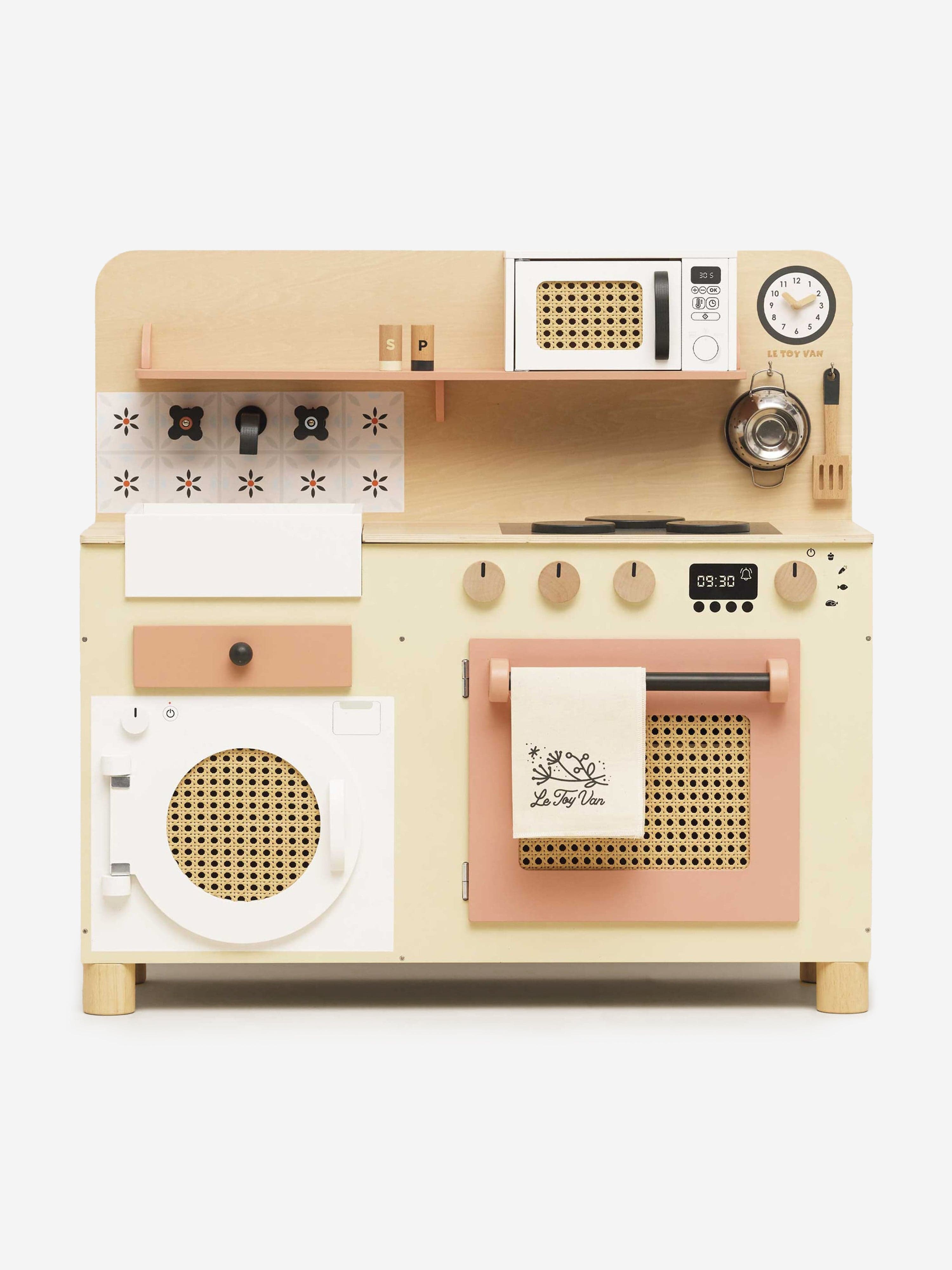 Le Toy Van Rattan Family Size Wooden Play Kitchen (W:84 x D:35 x H:81cm)