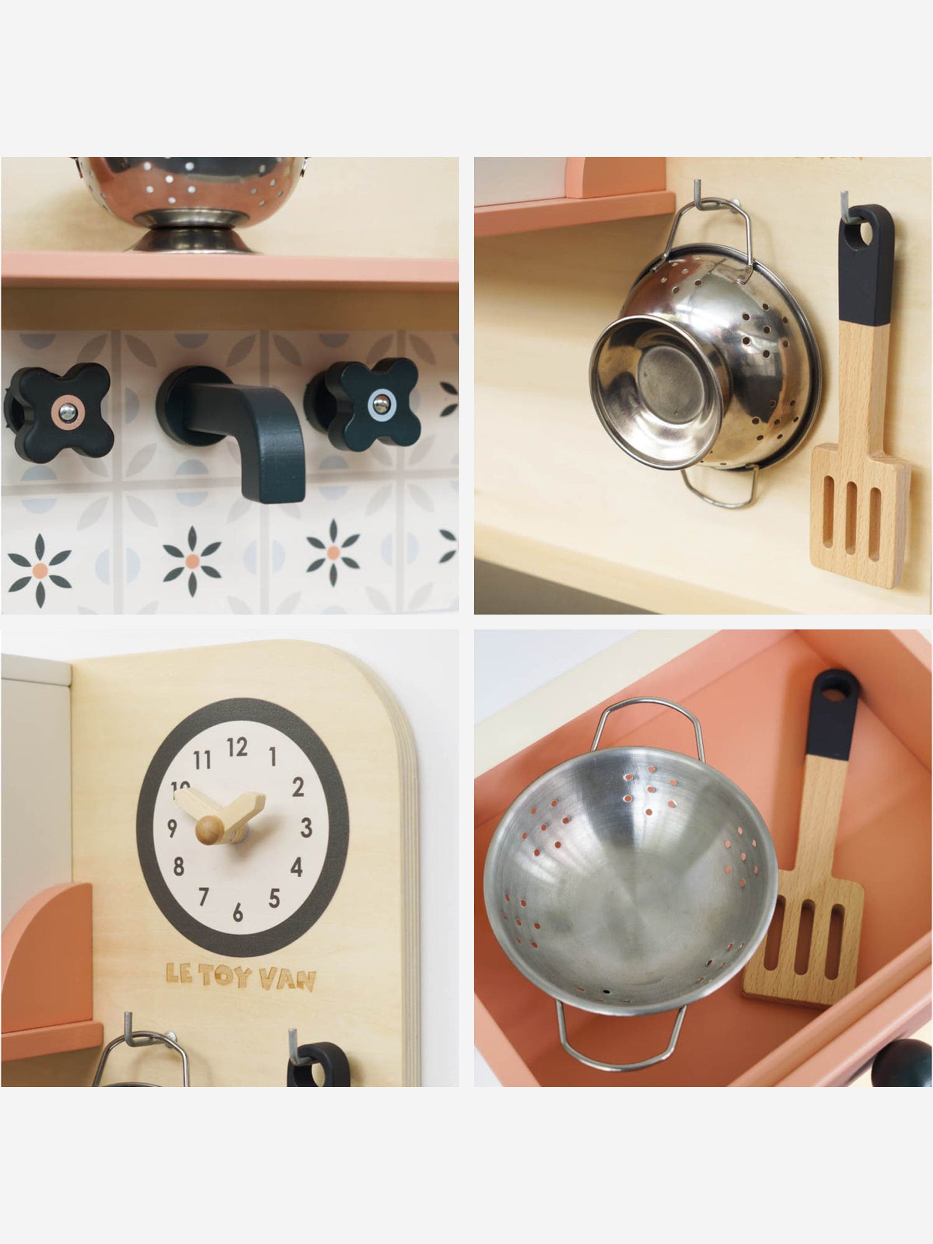 Le Toy Van Rattan Family Size Wooden Play Kitchen (W:84 x D:35 x H:81cm)